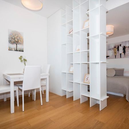 Апартаменти Luxury 1Bdrm On The 28Th Floor Братислава Екстер'єр фото