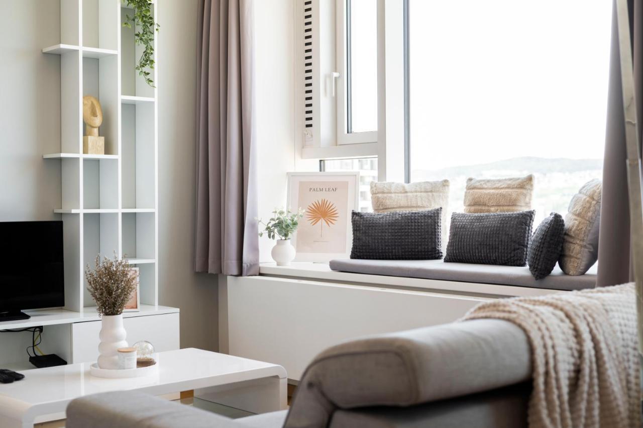 Апартаменти Luxury 1Bdrm On The 28Th Floor Братислава Екстер'єр фото
