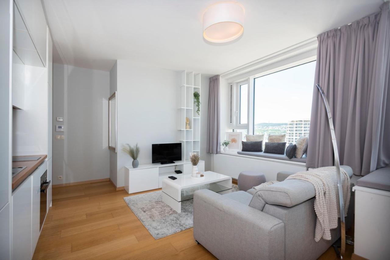 Апартаменти Luxury 1Bdrm On The 28Th Floor Братислава Екстер'єр фото