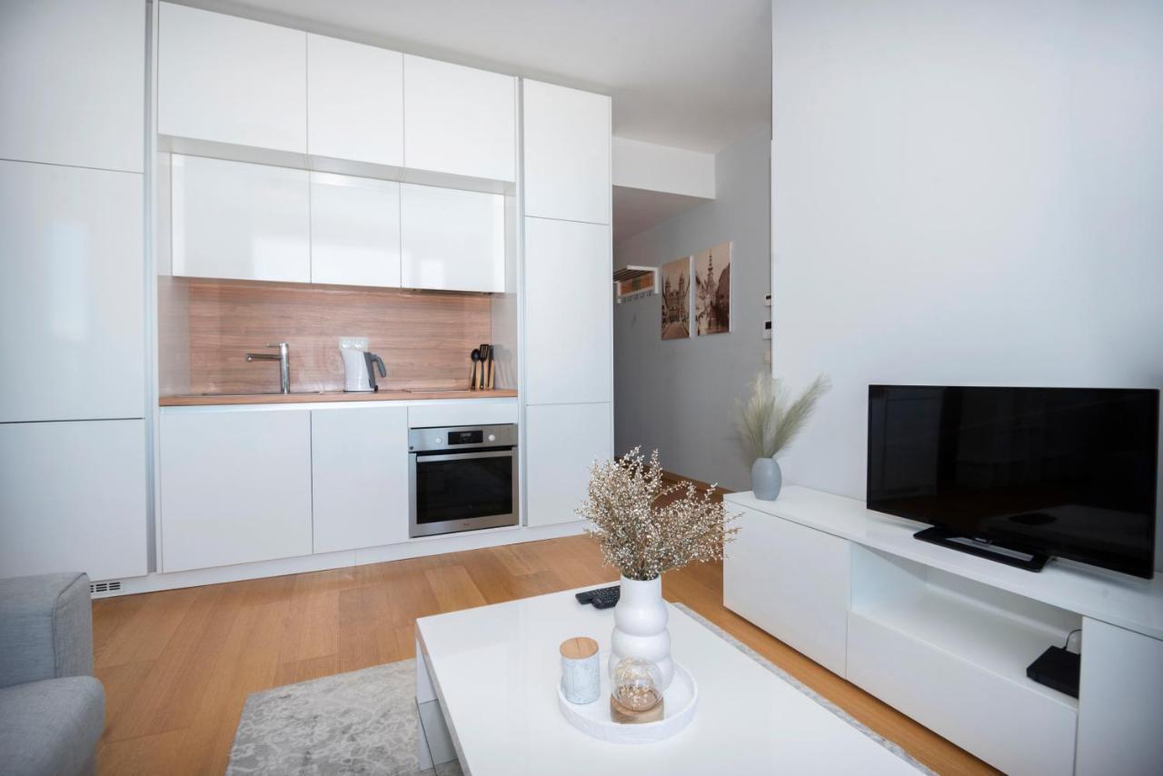 Апартаменти Luxury 1Bdrm On The 28Th Floor Братислава Екстер'єр фото