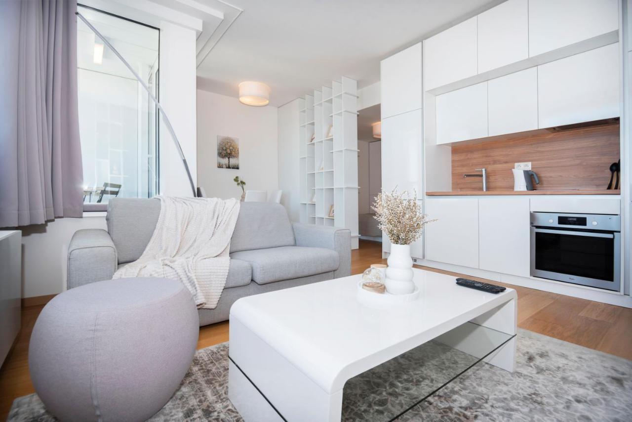 Апартаменти Luxury 1Bdrm On The 28Th Floor Братислава Екстер'єр фото