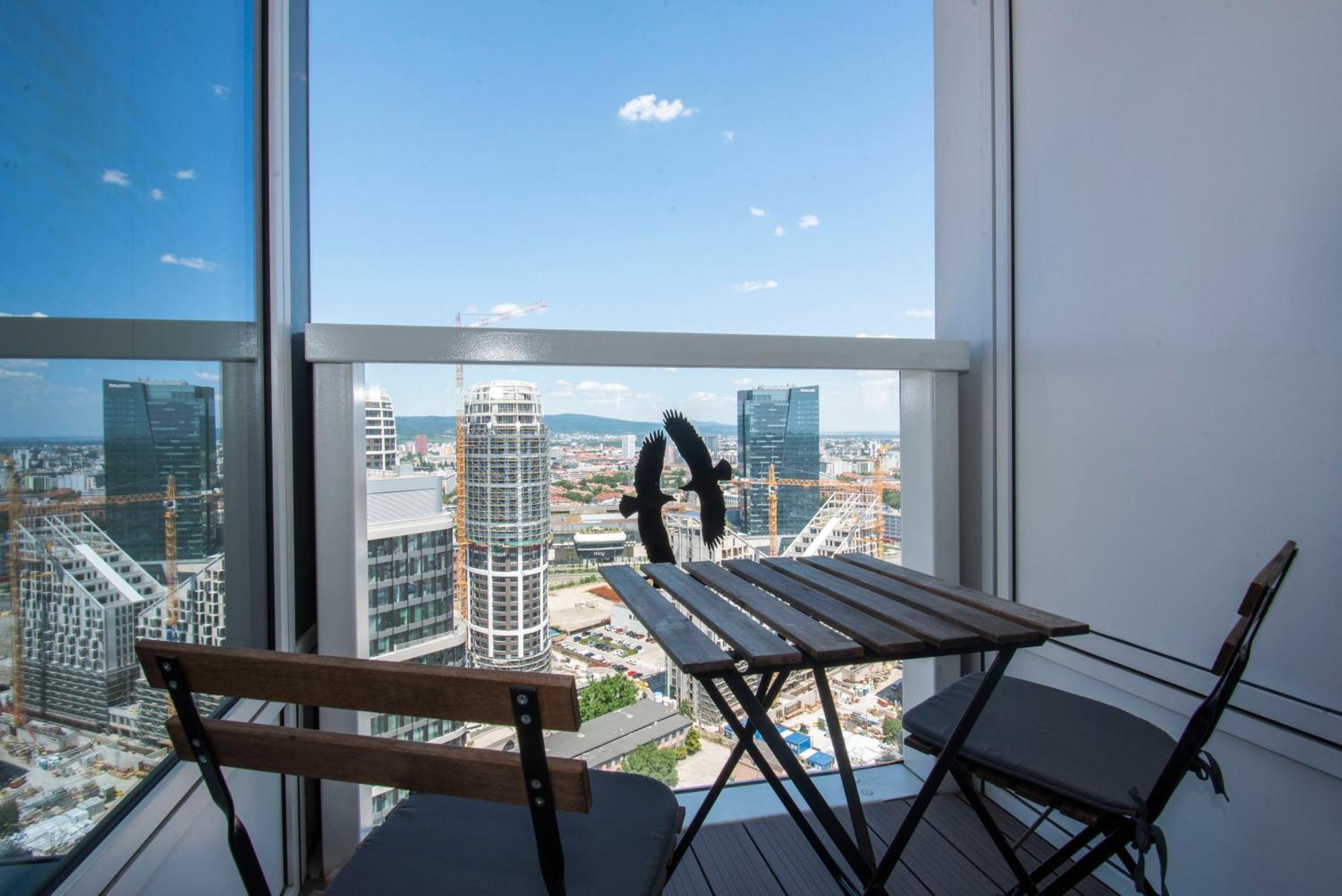Апартаменти Luxury 1Bdrm On The 28Th Floor Братислава Екстер'єр фото