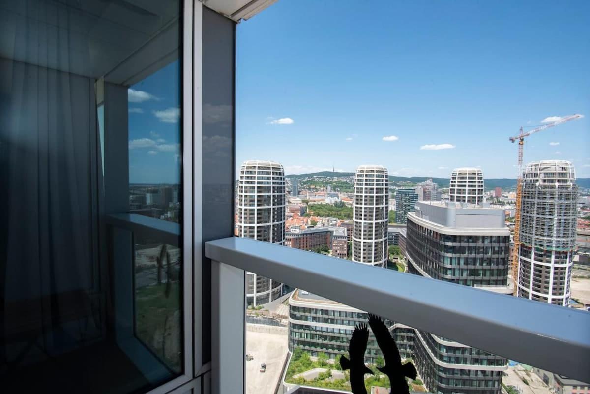 Апартаменти Luxury 1Bdrm On The 28Th Floor Братислава Екстер'єр фото