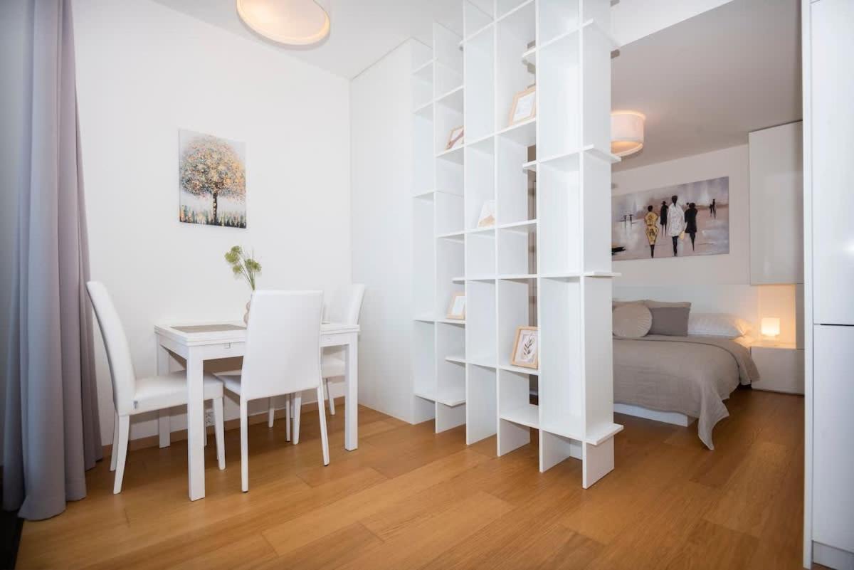 Апартаменти Luxury 1Bdrm On The 28Th Floor Братислава Екстер'єр фото